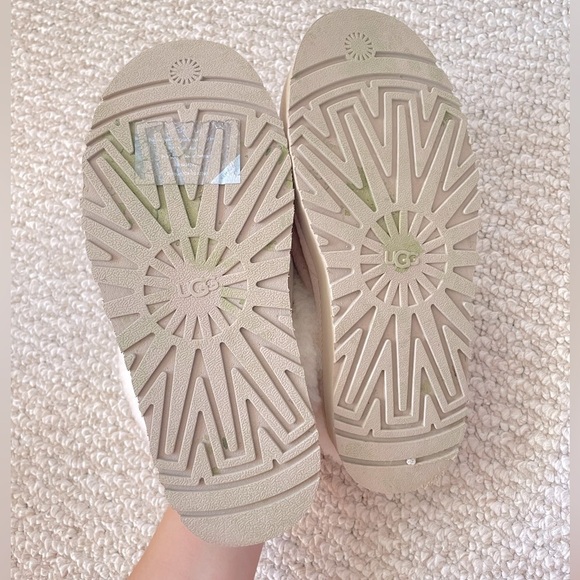 UGG Slippers - Picture 3 of 6